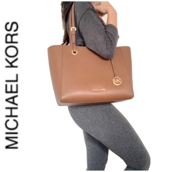 Michael Kors Handbags - NWT authentic MK Walsh leather tote luggage